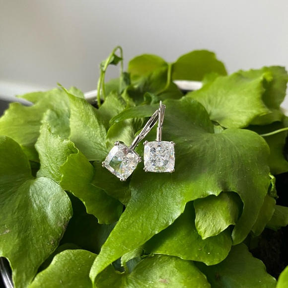 14k solid gold earrings - Picture 2 of 3